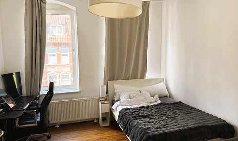Old building, 3.5-room apartment with balcony, near the train station.