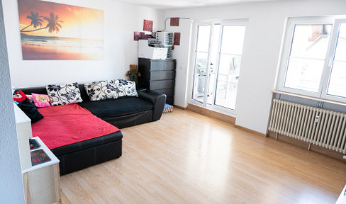 Bright, 3.5-room attic apartment in Holzgerlingen, *without any agency fees*.