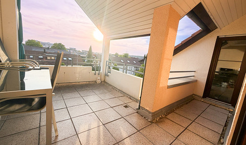 Bright, 3.5-room attic apartment in Holzgerlingen, *without any agency fees*.