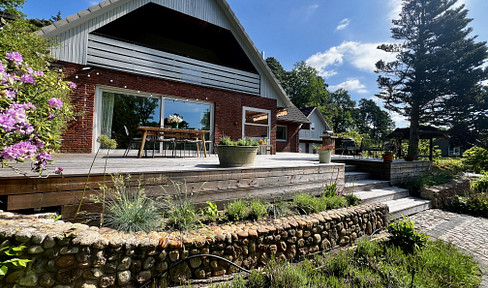 Renovated and commission-free – Property on the edge of a forest in Stedden, with potential for a two-family home.