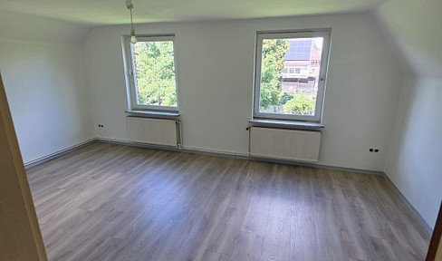 Lichtdurchflutete 2-Zimmer-Wohnung mit kleinem Gartenanteil in Emmerstedt - Neu renoviert
