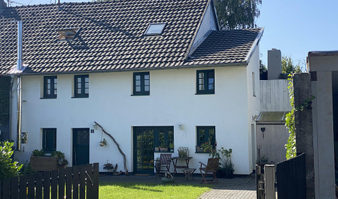 Charming half-timbered house in a quiet village location – small, but delightful.