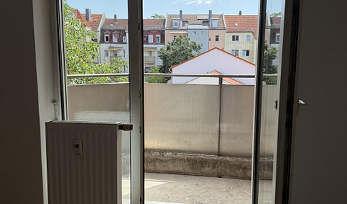 1 ZW mit Balkon und Tiefgarage, frisch renoviert, neues Bad etc.