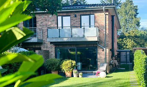 Exklusive DHH in Duvenstedt, Bj. 2022 – hochwertig, naturnah und energieeffizient mit A+