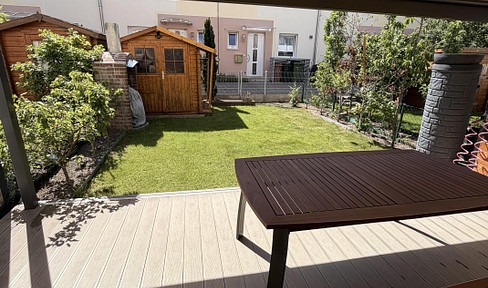 Modern terraced house in the desirable "Parkside" residential area in Feucht.