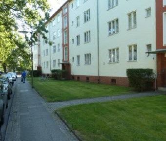 Partially furnished 2-room apartment with a sunny balcony in Charlottenburg (Siemensstadt).