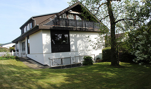 Two-family house located in the small town of Leun, in the Lahn-Dill district. The purchase price is negotiable.
