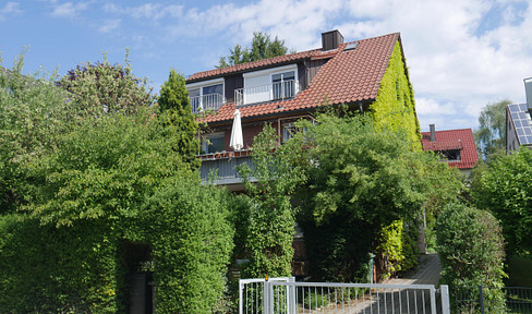 Spacious apartment with a studio and garden, located on the first floor.