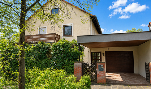 Well-maintained detached single-family house with a garden and sunroom – Fürth-Unterfarrnbach.