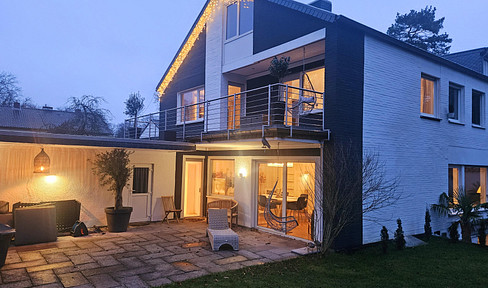 Redwood Collection Garden Villa - lovely garden & sauna