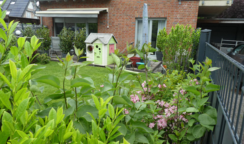 Garten-Wohnun­g mit eigenem Eingang und Garage nahe internationaler Schule, von Privat, Preis VB
