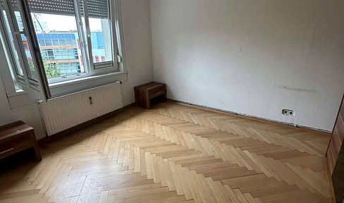 Apartment available without any agency fees, in a prime location.