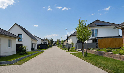 Commission-free and without any obligation to a specific developer! Attractive building plot in a new development area.