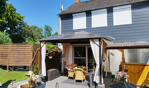 Detached house with a 560 m2 plot, garage, and terrace. Ideal for small families, couples, and individuals.