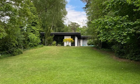 Architekten-Bungalow mit Parkgrundstück in Bestlage von Bissendorf-Wietze