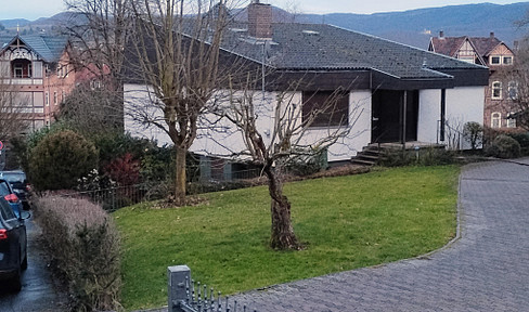 Bungalow in ruhiger und zentraler Lage - Mit Einliegerwohnung, seperater Zugang Garage