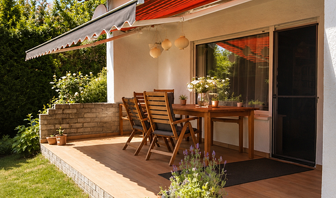 Freistehendes Haus mit Traumgarten, Balkon, Terrasse und Garage In Traunreut