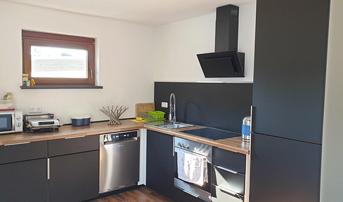 Bright, modernized 3-room apartment with a conservatory.
