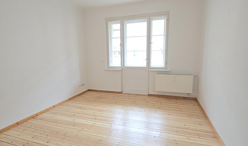 Provisionsfrei+frisch renoviert+bezugsfrei im denkmalgeschützten Ensemble in Adlershof mit Balkon