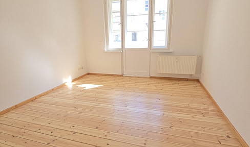 Commission-free, freshly renovated, and available immediately, this property is located in a historic complex in Adlershof and features a balcony.