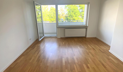 Modern sanierte 3-Zimmer-Wohnung mit Balkon und Einbauküche in München-Laim