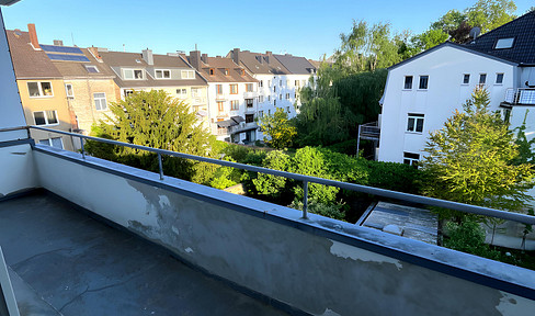 Helle 4-Zimmer-Wohnung mit 2 Balkonen und 2 Bädern in zentraler Lage