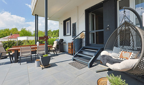 High-quality renovated to the core & unique – stylish charm of a historic building meets a dream terrace and garden.