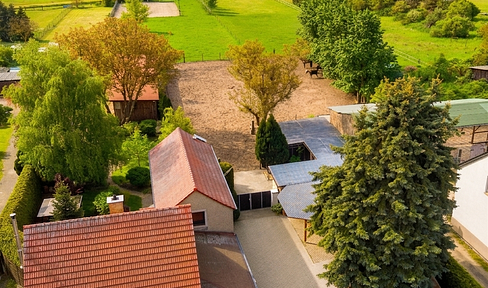 PROVISIONSFREI / Bezugsfertiges Haus mit Pferdestall und 1,1 ha Grundstück