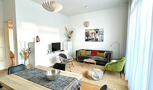 Excellent location in central Berlin, like new, with a garden terrace, all included - offered by a private owner.