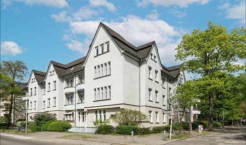 Exclusive, fully renovated complex of buildings located between the zoo and the Wuhlheide forest.