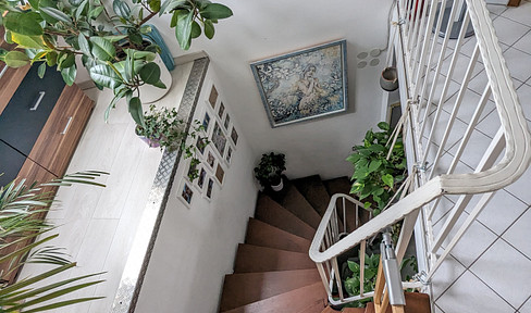 gepflegte 4-Zimmer-Maisonette-Wohnung mit Balkon, Küche und Tiefgarage
