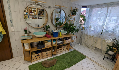 gepflegte 4-Zimmer-Maisonette-Wohnung mit Balkon, Küche und Tiefgarage