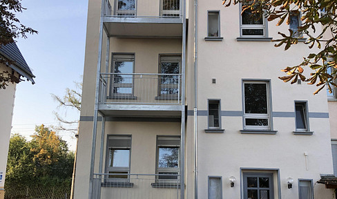Frisch renoviert: Moderne 2-Raum-Wohnung | Einbauküche | großer Balkon