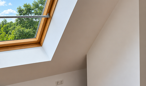 Bright, spacious 2-room attic apartment in Treptow-Köpenick.