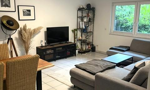 High-quality 2.5-room apartment with fitted kitchen and terrace in a modern four-apartment building, located in a prime residential area, close to Groov.