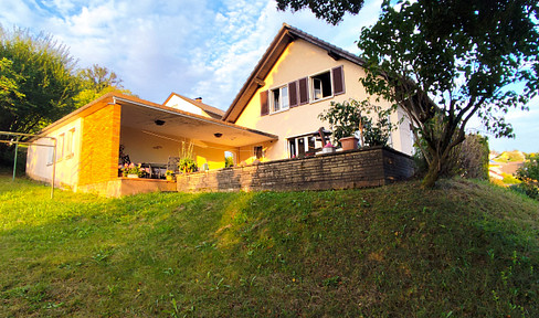 Apartment building in the Black Forest, located in Oppenau, with an exceptional and unobstructed southern exposure – NO COMMISSION!
