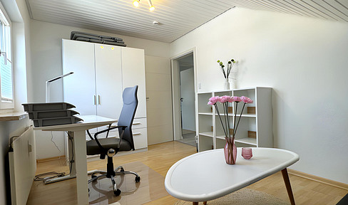 Modern, fully furnished 3-room apartment with a balcony and parking space in Freudenstadt.