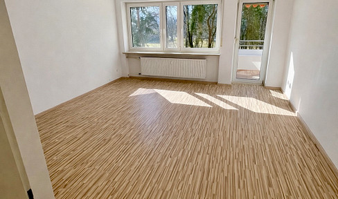 Helle 3-Zimmer-Wohnung mit Blick ins Grüne, überdachtem Balkon, Aufzug und TG in Nürnberg-Langwasser