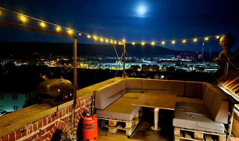 Unique living gem on the vineyard: Penthouse apartment with panoramic views in Stuttgart-Untertürkheim.