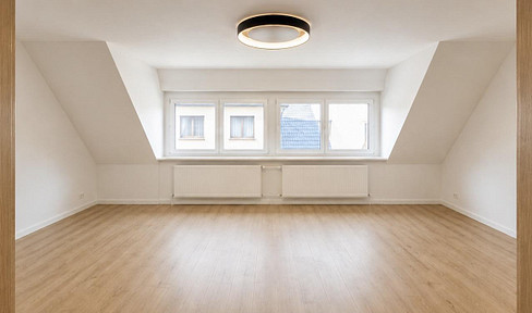 Wohnung: 130 m² (zwei Bäder) + 40m² Speicher | Balkon & Garage