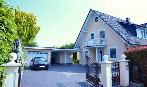 Lilienthal / Worpswede - Architect-designed house in a Mediterranean style, situated on a spacious plot of land.