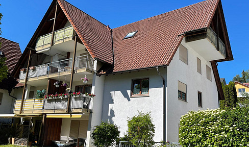 Helle 3-Zimmer-Wohnung mit zwei Balkonen und Tiefgaragenstellplatz in zentraler Lage in Meersburg