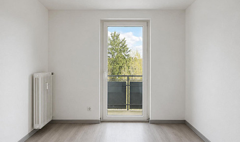 Modern living or a smart investment: renovated 4-room apartment with balcony.