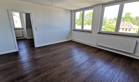 **€695 per month (including utilities)** Highlight: Old Town, Cathedral and harbor views. - 2-room apartment in the attic of a new building.
