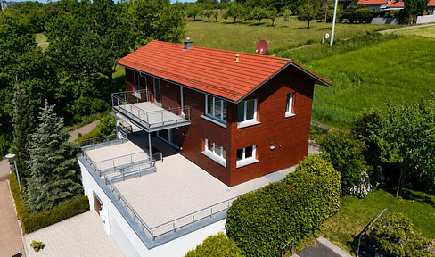 Freistehendes Einfamilienhaus in Feldrandlage mit großzügigen Terrassenflächen
