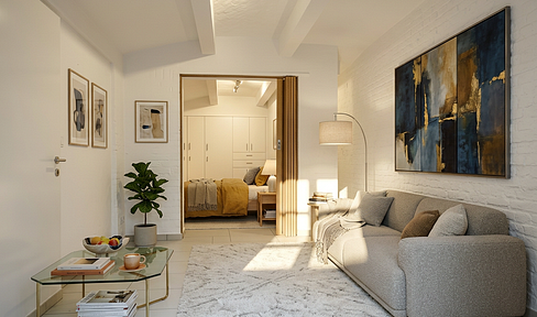 Exceptional, renovated apartment with its own entrance, located near the Alster lake and the Kunsthalle art museum.