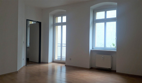 *Inquiries ONLY via the contact form.* 2-room apartment with fitted kitchen and large balcony.