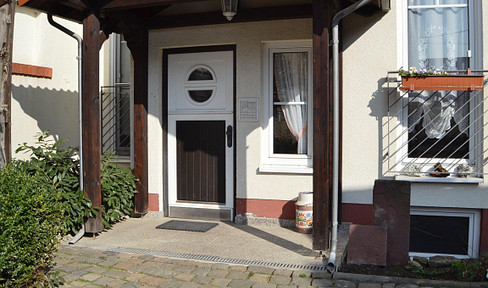 Gepflegte, moderne DG-Wohnung mit Fußbodenheizung, EBK in Wiesbaden-Breckenheim