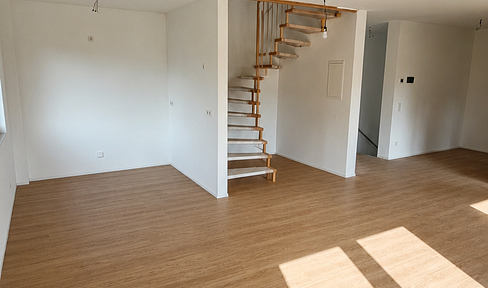 Moderne 4-Zimmer-Maisonettenwohnung mit Balkon und Einbauküche