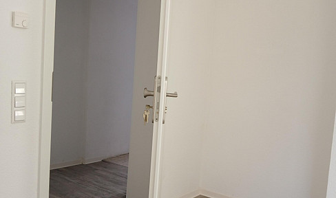 Helles WG-Zimmer in 3er-WG mit neuer Einbauküche und Terrasse